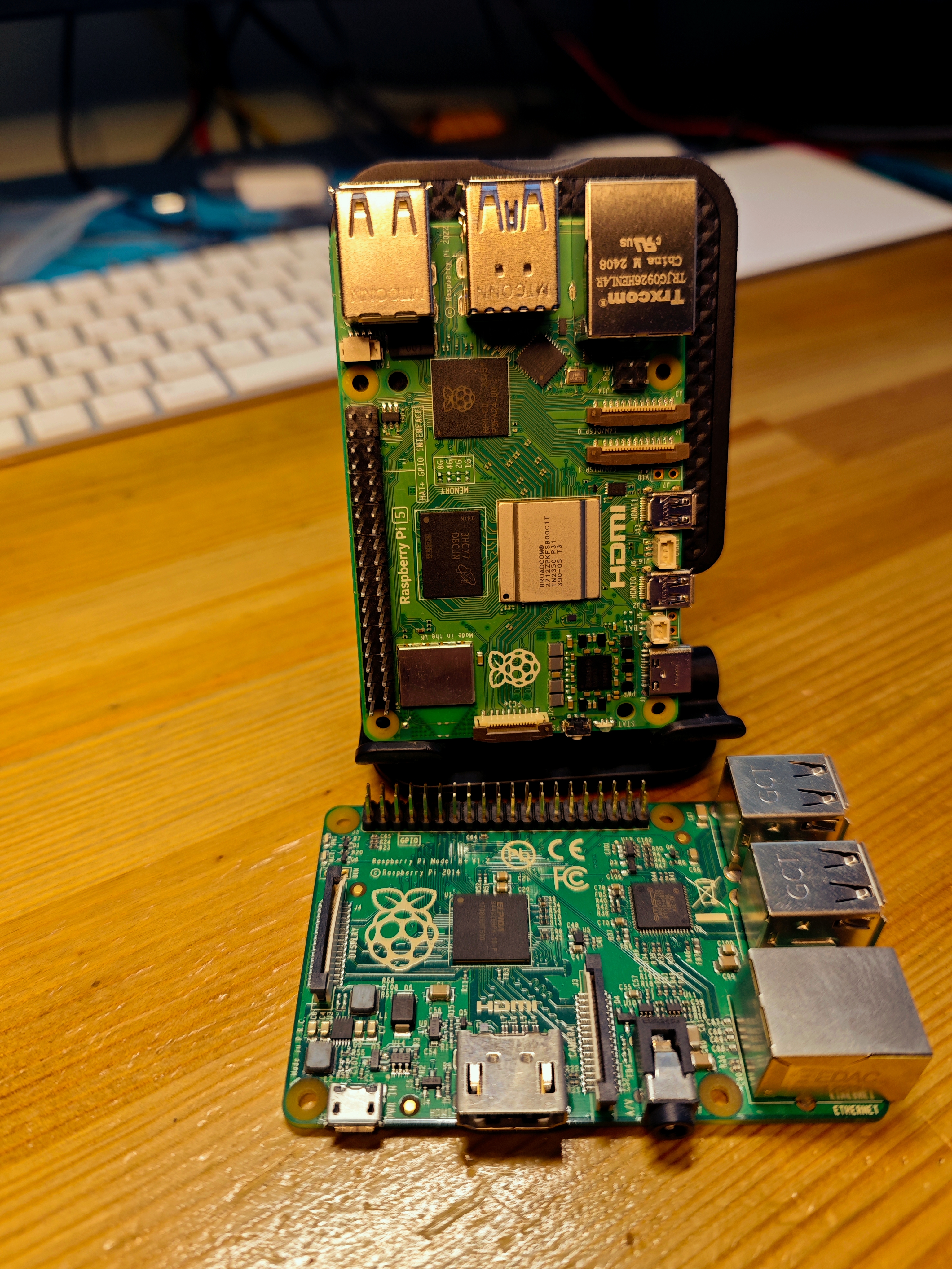 Raspberry Pi 1 Model B и Raspberry 5 — первая и последняя платы на текущую дату